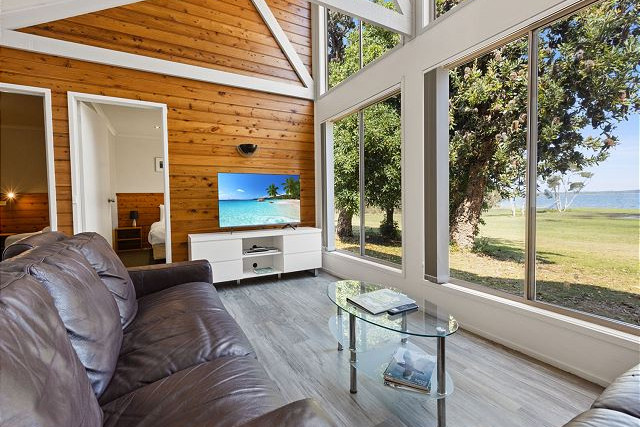 Tarra - Waterfront Retreat